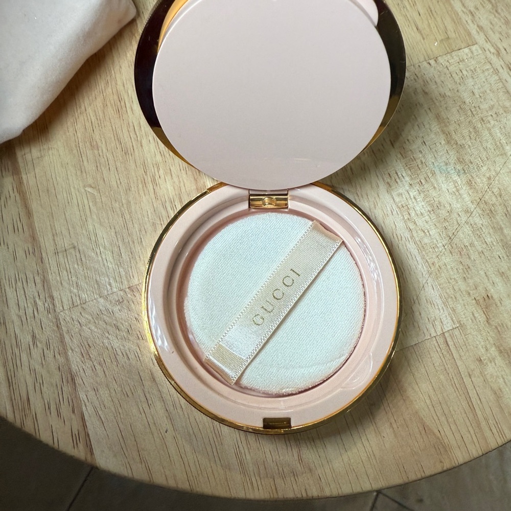 Gucci Matte Beauty Powder in shade 6 NIB - Picture 6 of 6